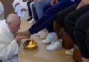 Lava el Papa Francisco los pies de reclusas